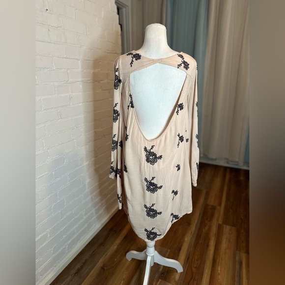 Free People Flowy Tunic Style Dress with Backless Detail - Picture 7 of 9